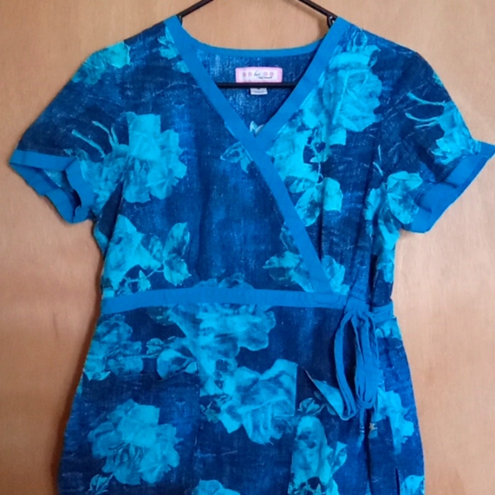 Scrub top
